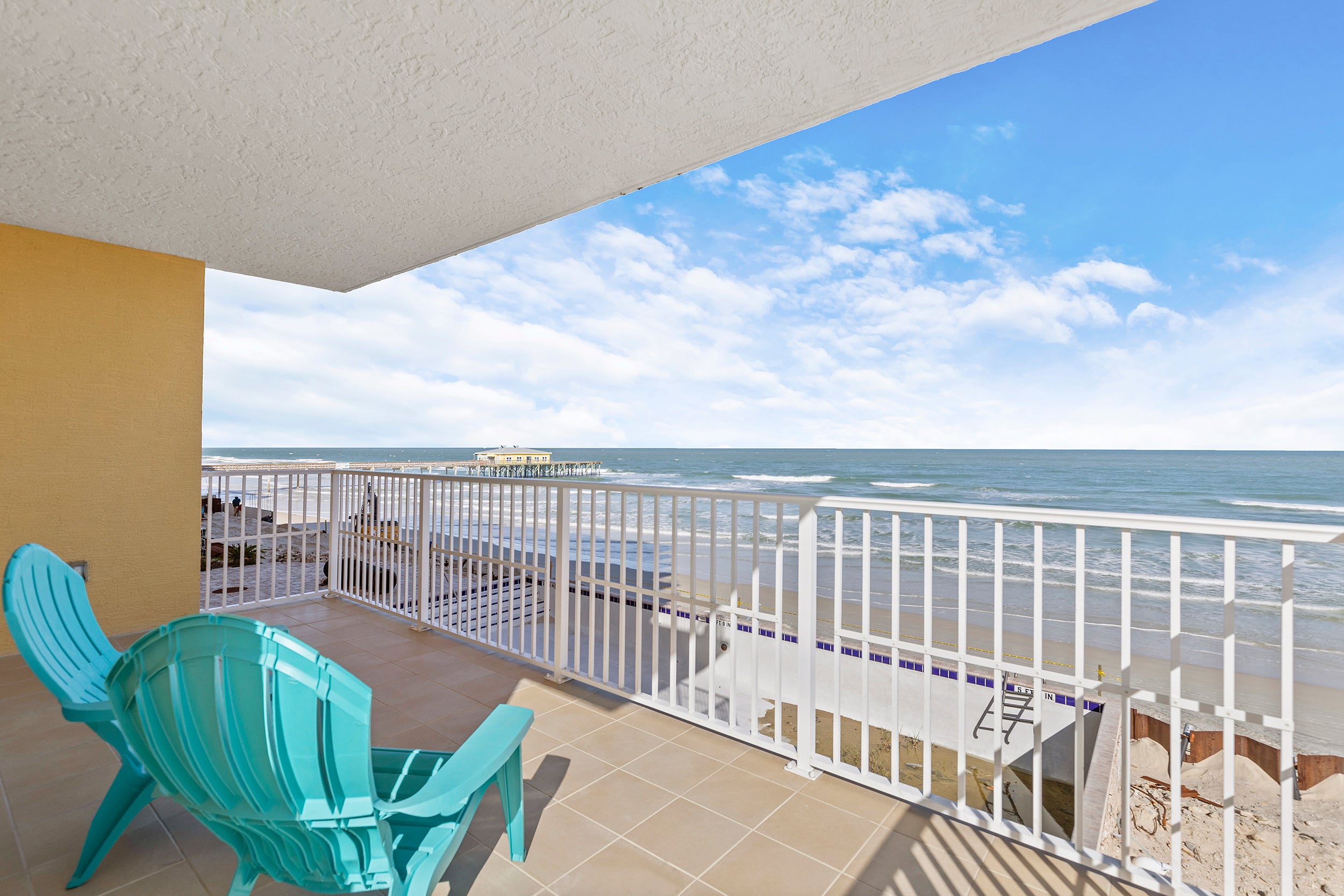 Panoramic ocean views on huge balcony